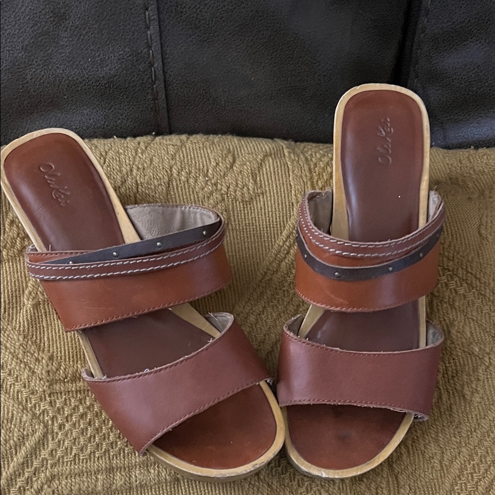 OluKai Women's Tan Leather Slide Sandals